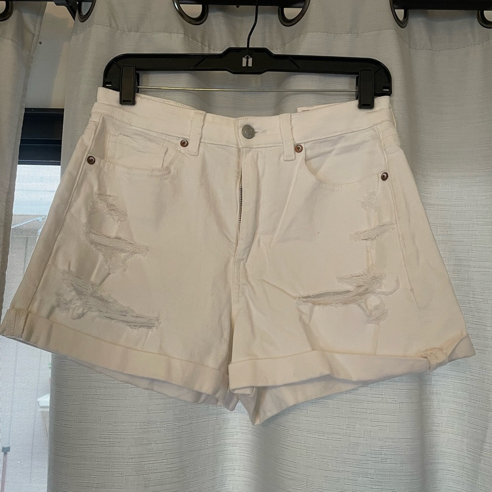 American Eagle Outfitters White Distressed Jean Shorts SZ 6. 28w